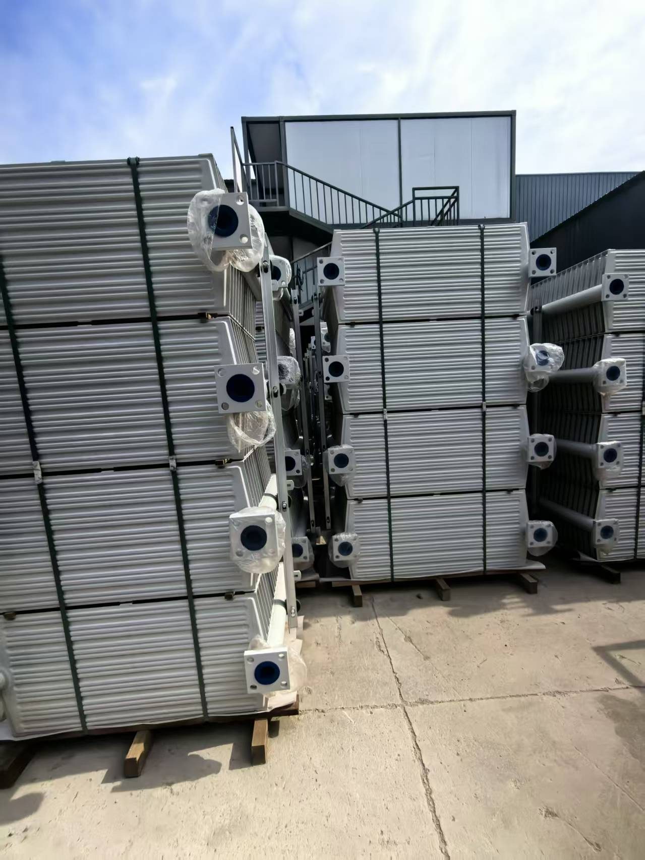 LEOtherm transformer radiators for renewable energy